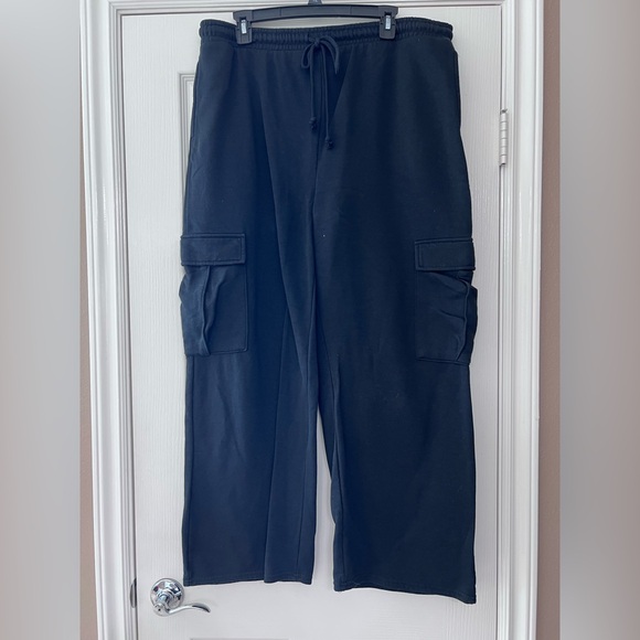 Cargo SweatPants - Picture 1 of 3